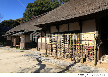 茅葺の農家 2102454