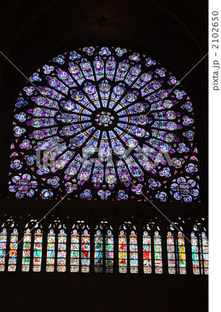 パリ　ノートルダム大聖堂のステンドグラス 2102650