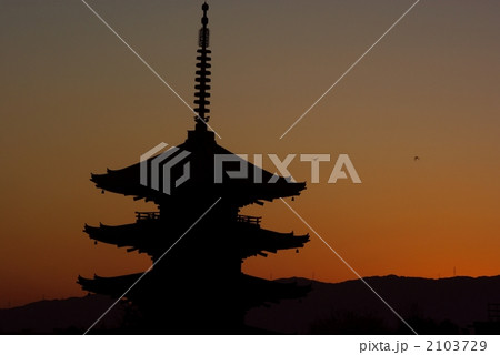 夕暮れの八坂の塔 夕暮れの八坂の塔 2103729