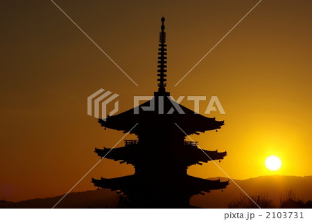 夕方の八坂の塔 2103731