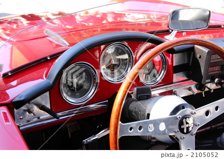 クラシックカーの運転席 2105052