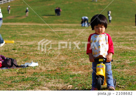 広場でバイク④ 2108682