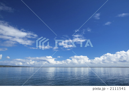 ハワイ島ヒロ湾の青空 ハワイ島ヒロ湾の青空 2111541