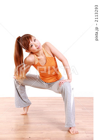 体操する女性 体操する女性 2113293