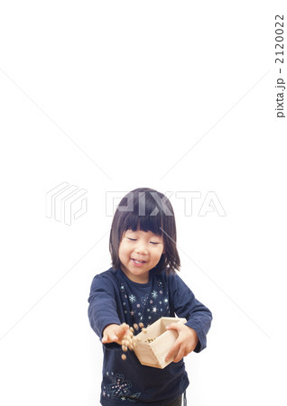 豆まきする女の子 2120022