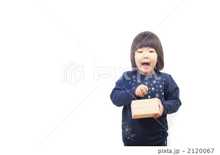 豆まきする女の子 2120067