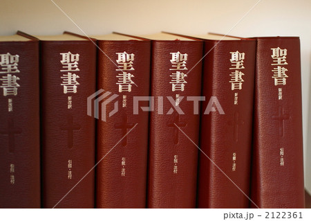 6冊並んだ新改訳聖書 6冊並んだ新改訳聖書 2122361