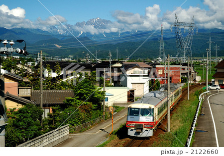 剱岳を背景に走る旧西武鉄道のレッドアロー号 剱岳を背景に走る旧西武鉄道のレッドアロー号 2122660