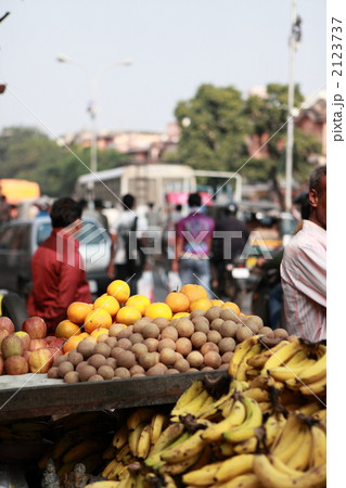 ジャイプールのメインストリートの野菜市場 2123737