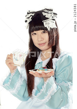 ティーカップを持つ女性の写真素材