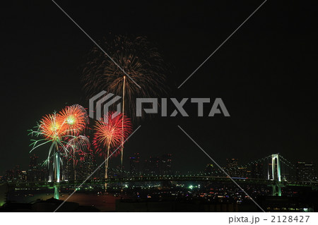 レインボーブリッジと花火 2128427