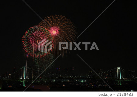 レインボーブリッジと花火 2128432