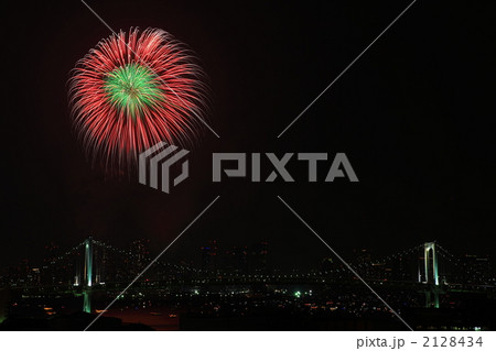 レインボーブリッジと花火 2128434