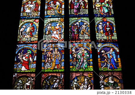 限定作品 ピストルと熊 スイス ヴィンテージ ステンドグラス 激レア スイス・ベルン大聖堂のステンドグラスの写真素材 [2130338] - PIXTA