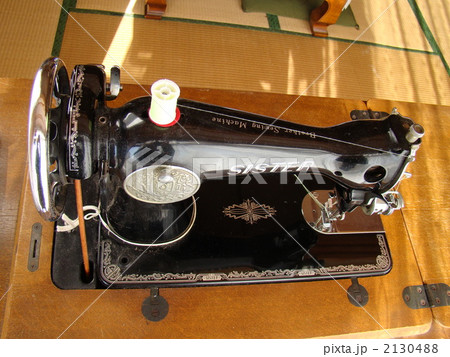 レトロなミシン レトロなミシン 2130488