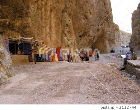 モロッコ　トドラ渓谷の布屋 2132744
