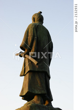 中岡慎太郎像後ろ向きと月 中岡慎太郎像後ろ向きと月 2132931