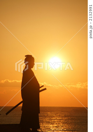 朝日と中岡慎太郎像　 2132991