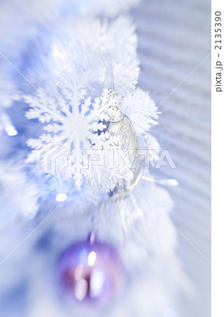 白いクリスマスツリー 2135390