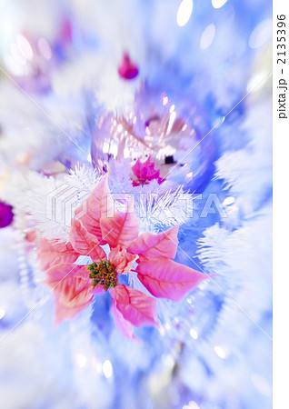 白いクリスマスツリー 2135396