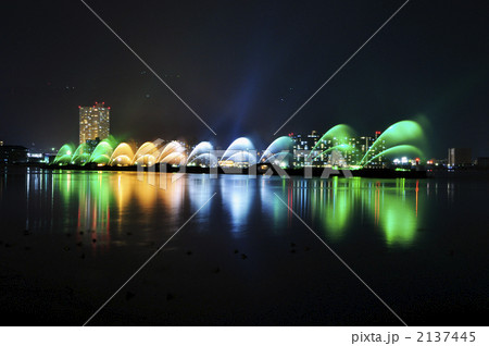 滋賀県大津市の噴水ライトアップ 2137445