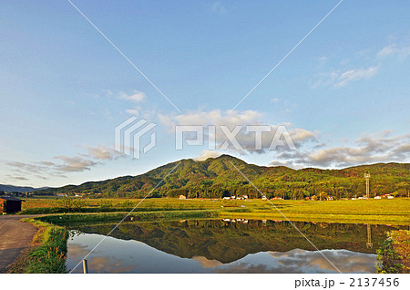 里山の初夏　水鏡 2137456