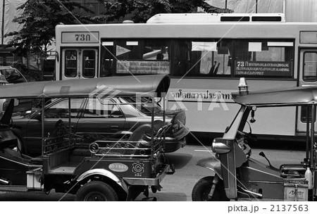 タイの三輪タクシー(トゥクトゥク) 2137563