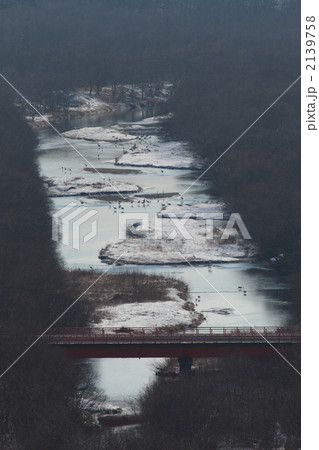 鶴居村　展望台から見た雪裡川01 2139758