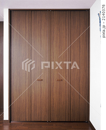 クロゼット両開き折れ扉アップ 2140376