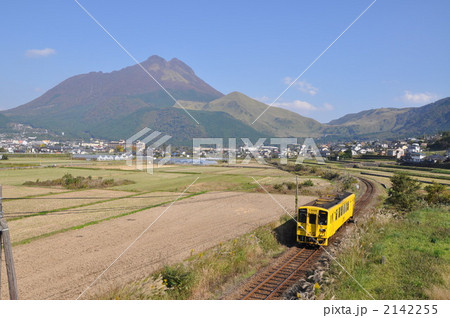 由布院を走る電車 2142255