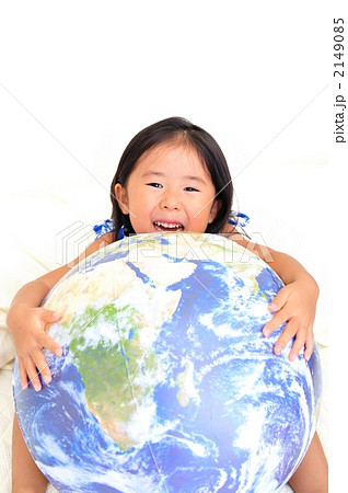 地球儀と笑顔の子供 地球儀と笑顔の子供 2149085