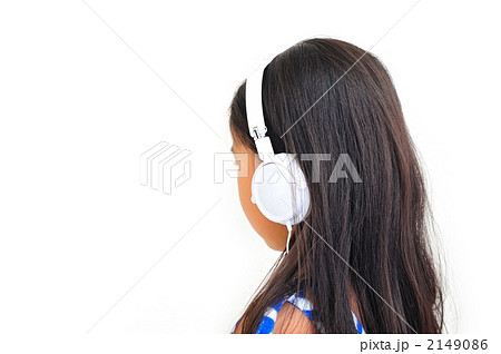 音楽を聴く子供 2149086