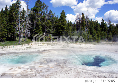 イエローストーン国立公園の間欠泉 2149285