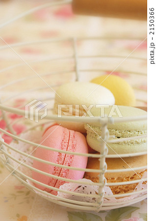かごに入ったマカロン かごに入ったマカロン 2150366