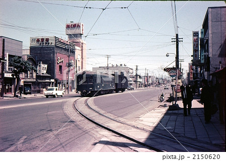 路面区間を行く旭川電気軌道　昭和44年　北海道　旭川市　記録写真　古いカラー写真 2150620
