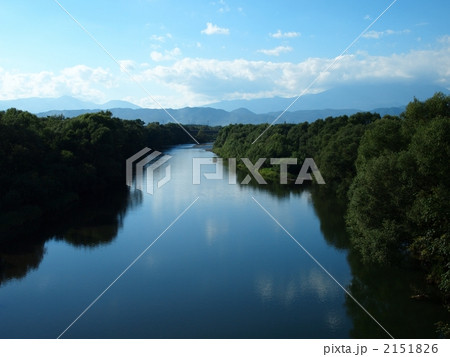 青空を写す雫石川 2151826
