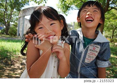 笑顔の兄妹 2155323