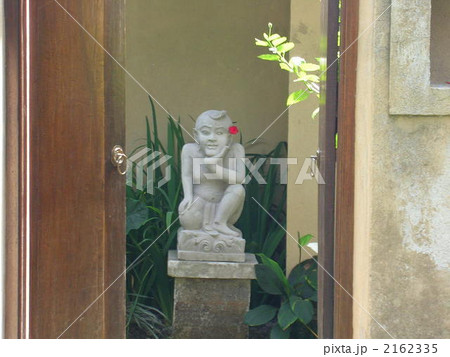 リゾートホテル内のスパ入り口（バリ島） 2162335