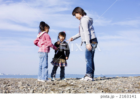 ジャンケンヲする親子 2163141