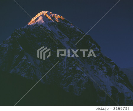 プモリ(7161m)の残照 カラパタールにて プモリ(7161m)の残照 カラパタールにて 2169732
