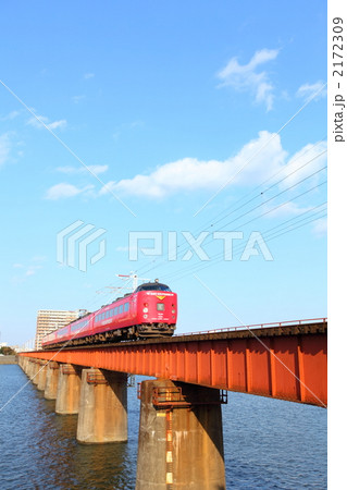 青空と鉄橋とローカル線 2172309