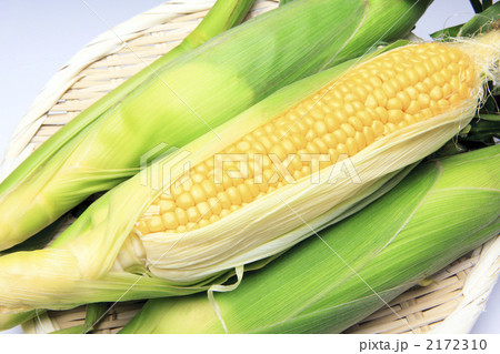 新鮮なとうもろこし 2172310