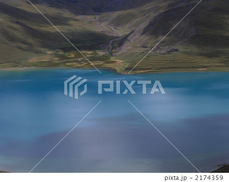 チベット・ヤムドゥク湖 チベット・ヤムドゥク湖 2174359