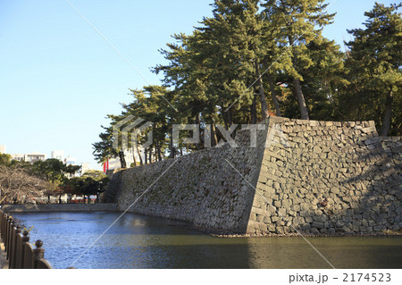 津城跡　内堀と石垣 2174523