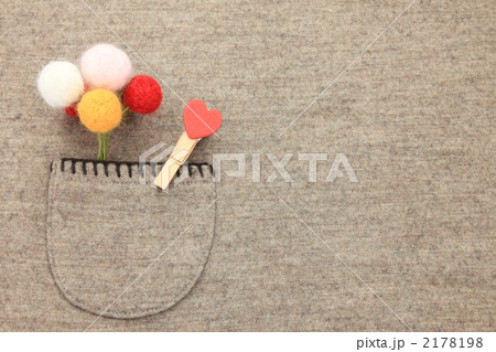 ポケットの中の花とグリップ 2178198