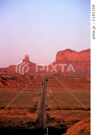 81295　163号線道路　朝日　モニュメントバレー　アリゾナ州 2183108