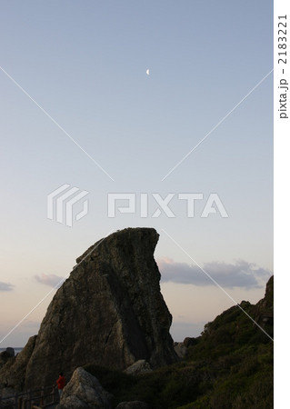 月とエボシ岩 2183221