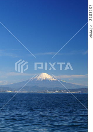 駿河湾越しに見る富士山 2183537