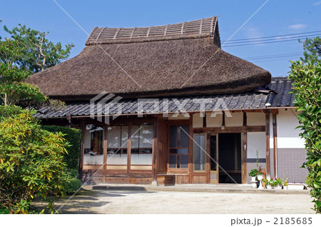 茅葺屋根の家 2185685