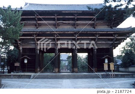 早朝の東大寺南大門 早朝の東大寺南大門 2187724